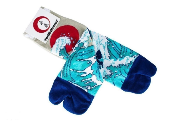 tabi sock with nami motif
