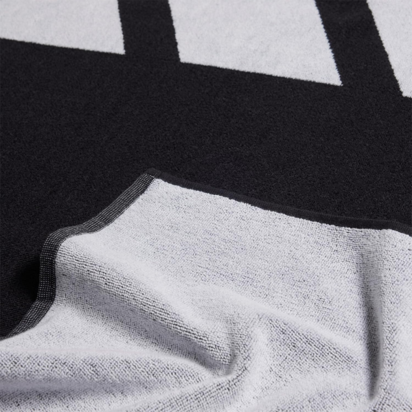 črna adidas performance brisača 2
