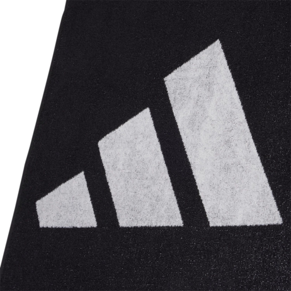 črna adidas performance brisača 4