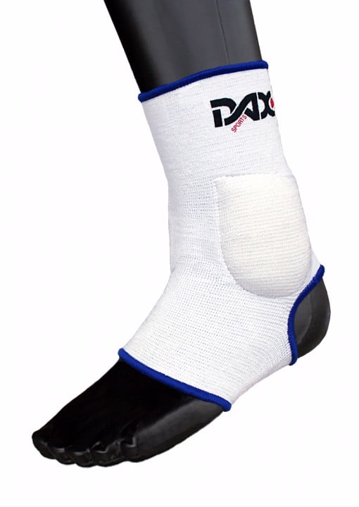 Ščitnik/steznik za gleženj z obložitvijo